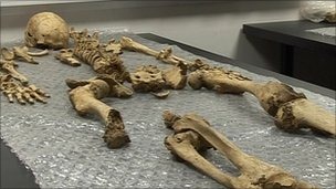 [_50546945_gravesbodyfull5.jpg]