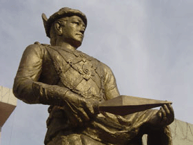 [King Alaungpaya statue[4].gif]