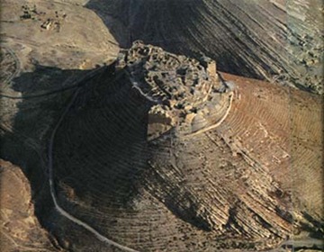 Shobak Castle was built in 1115 by King Baldwin I of Jerusalem to guard the road from Damascus to Egypt,and was the first of a string of similar strongholds in the Latin Kingdom of Jerusalem.