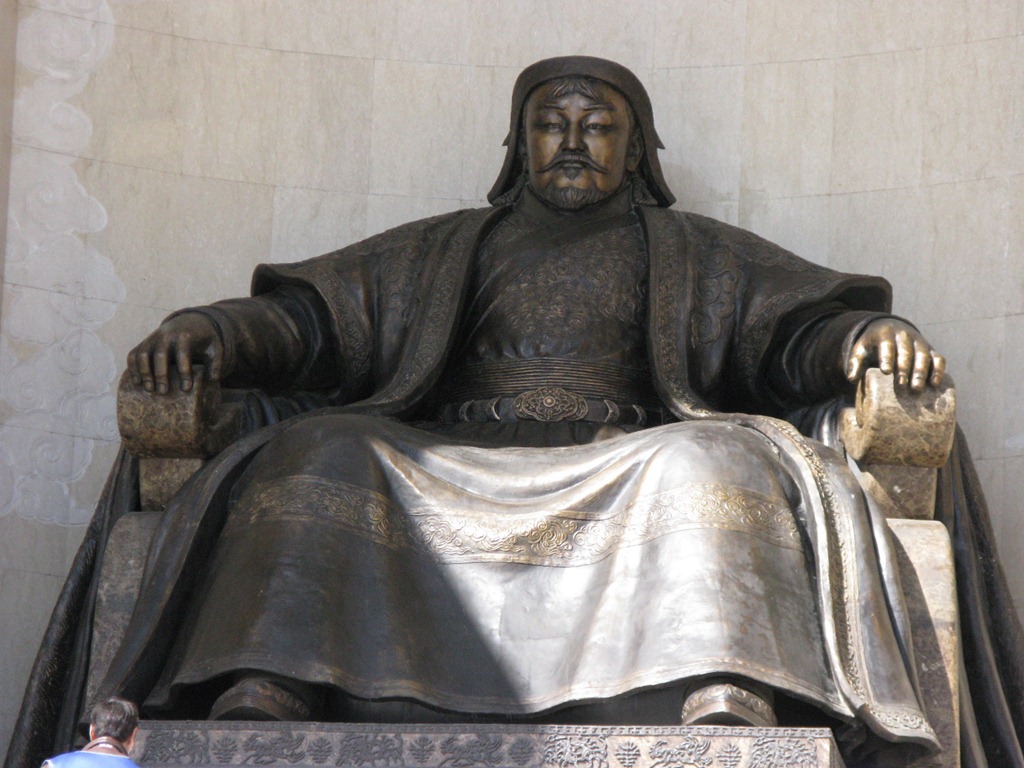 [Genghis_Khan_statue_UB_MGL5.jpg]