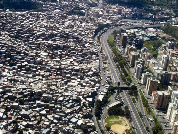 [urban-congestion-in-caracas6.jpg]