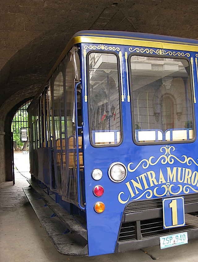 tram-bus in Intramuros