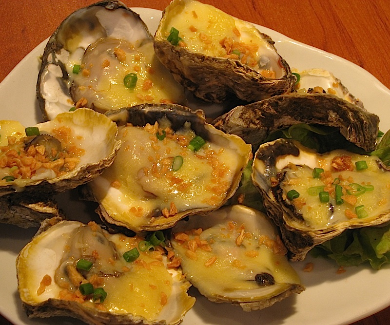 oysters with garlic and cheese at Crisostomo