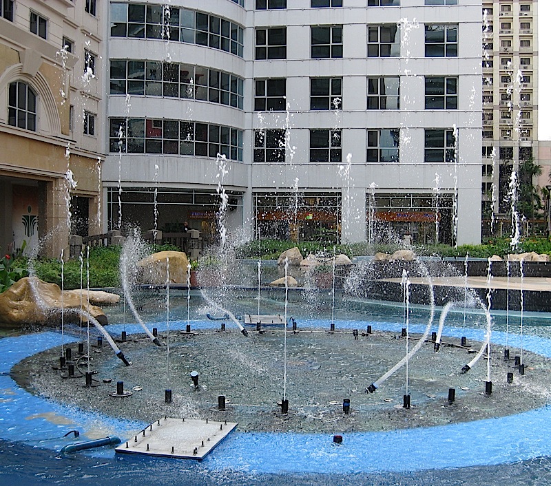 dancing fountain of Eastwood Mall
