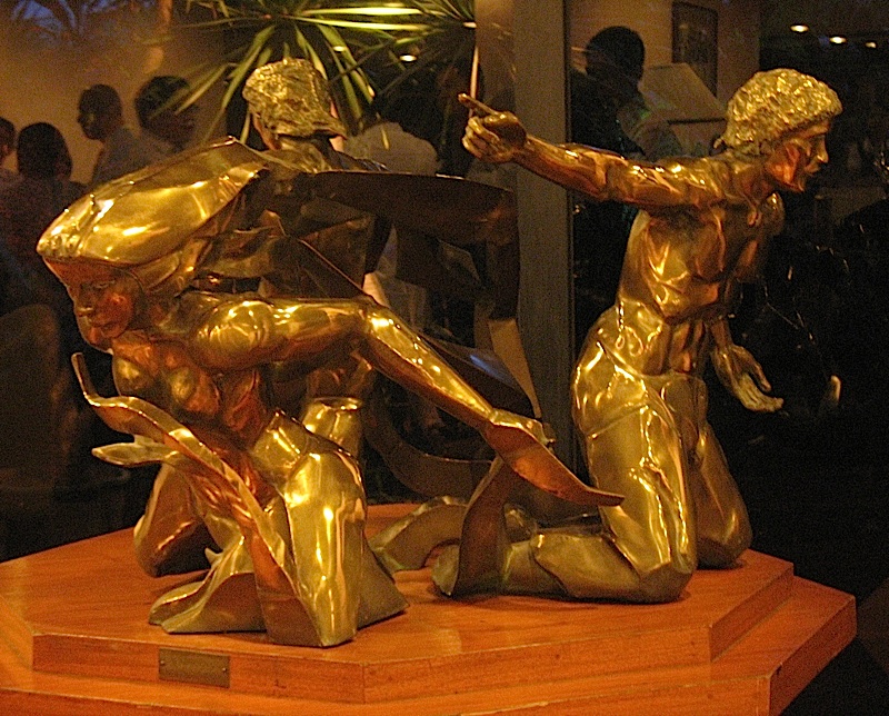 bronze sculpture at Banco de Oro