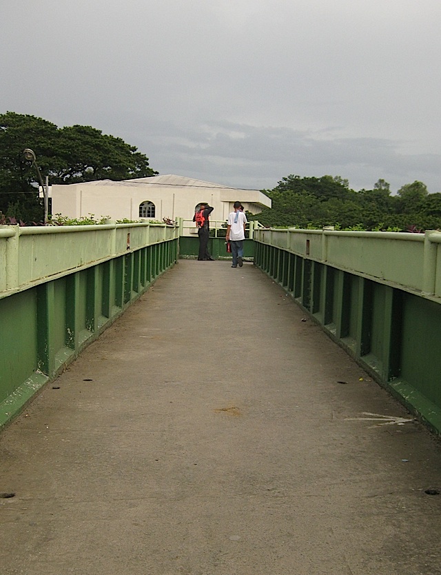 footbridge along Katipunan Avenue across Miriam College