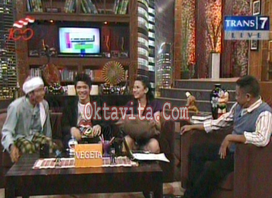 Foto Dinda Kanya Dewi Ngangkang Di Empat Mata – Oktavita.Com