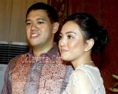 Foto Lamaran Sandy Aulia dan Dave Laksono – Oktavita.Com
