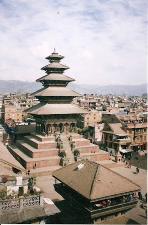 Obiective turistice Nepal: templul Nyatapole, Bhaktapur