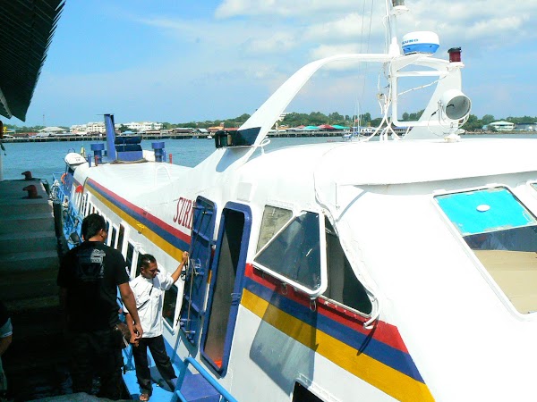 Atractii Malaezia: debarcare Pulau Labuan.JPG