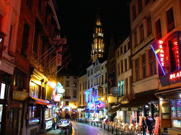 Obiective turistice Belgia: strazi noaptea Bruxelles