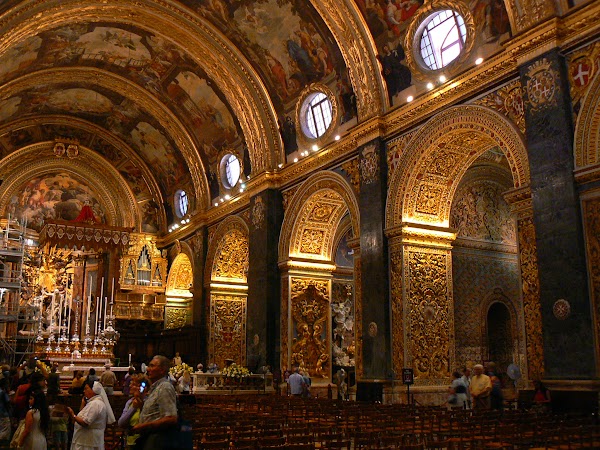 Obiective turistice Malta: catedrala Valletta interior.JPG