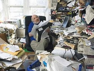 [messy-desk[3].jpg]