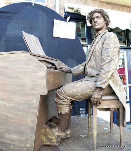 living-statues-around-the-world24.jpg