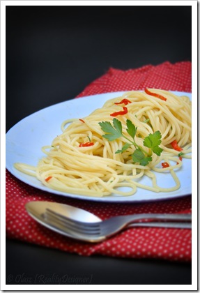 Szybki obiad – spaghetti z czosnkiem, oliwą i ostrą papryką (aglio e olio)