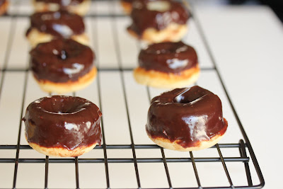 close-up photo of mini donuts