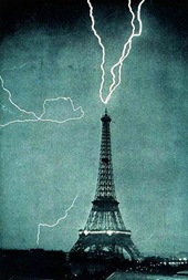 wiki - 1902 - 396px-Lightning_striking_the_Eiffel_Tower