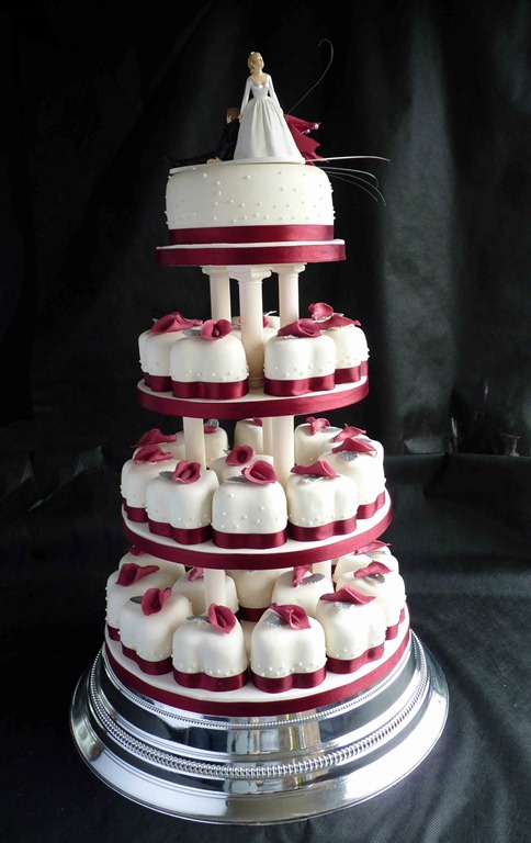 [4-tier-individual-hearts-wedding-cake[10].jpg]