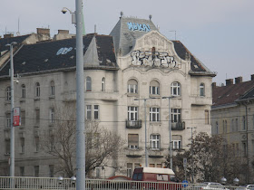 gerilla art, public art,  Boráros tér, Kami, GEP, Mókus, teg,  tag, street art,  tegelés,  teggelés, falfirka, Budapest, blog    