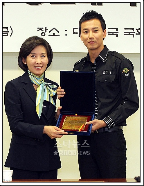 KimNamGil-FC.com Award form Mongolian Goverment (17)