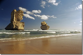 twelve_apostles_beach_gibson_steps_great_ocean_road_australia_photo_chris_kapa
