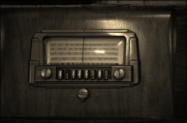 [old radio[3].jpg]