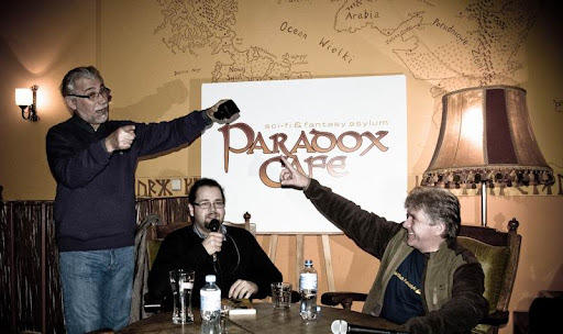 Spotkanie z Piotrem W. Cholewą w Paradox Cafe