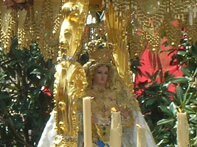 La imagen de la Virgen de Luna, durante el desfile procesional del Domingo de Resurrección . Foto: Pozoblanco News, las noticias y la actualidad de Pozoblanco (Córdoba)* www.pozoblanconews.blogspot.com