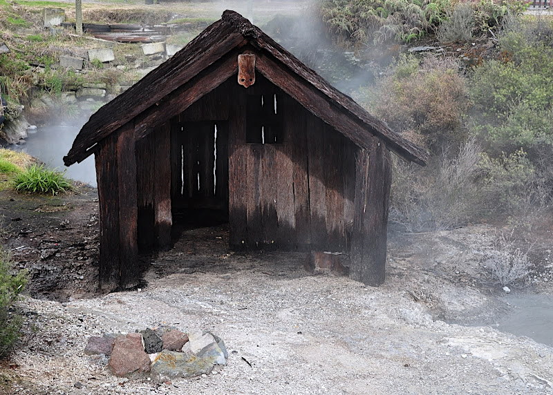 early maori home in thermal village