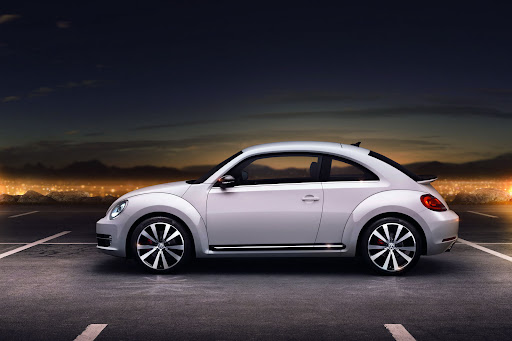 2012-Volkswagen-Beetle-04.JPG