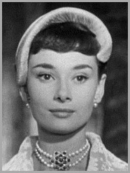 220px-Audrey_Hepburn_Roman_Holiday_cropped[2]