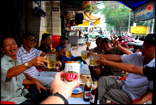 Saigon Street Drinking http://global-citizen-01.blogspot.com