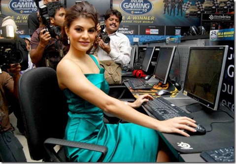 Jacqueline-Fernandez-Gillette-Event-2