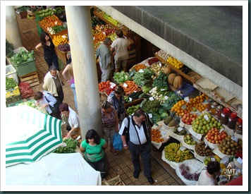 DSC03316-Funchal-marché-aux fruits et légumes BW