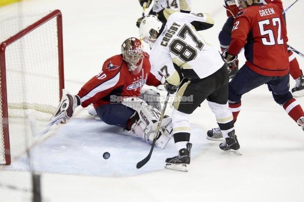 [Sidney Crosby about to score a goal[5].jpg]