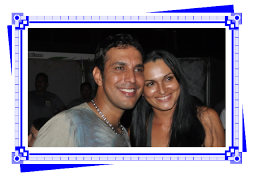 Júnior Melgaço, baixista e vocalista do Nechivile, ao lado da gatinha Preta Rodrigues