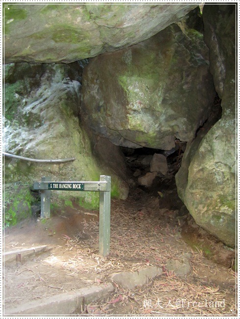 [hangingrock17[3].jpg]