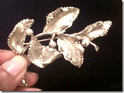 Silver leaves pin