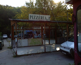 Budapest,  XII. kerület,  Hűvösvölgyi út,  pizzéria