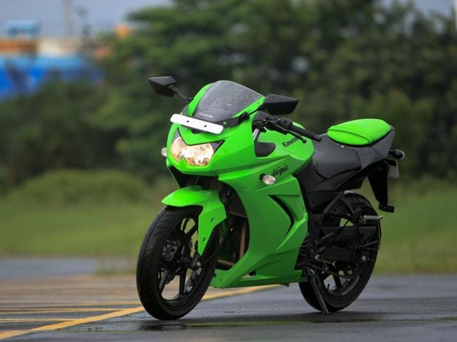[Kawasaki India Ninja 250R launch pics pune 1.7 lakhs price specs[3].jpg]