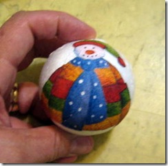 artemelza - decoupagem em bola de natal