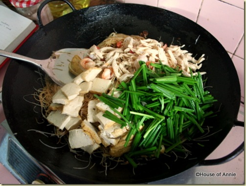 tom yam fried bee hoon in wok
