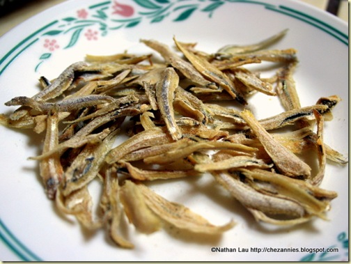 ikan bilis (dried anchovies)