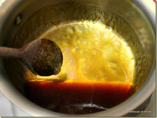  Making Caramel Sauce for Honeycomb Cake