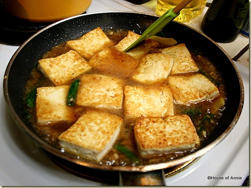 Add Fried Tofu to Wine Sauce