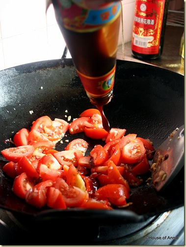addin oyster sauce to tomatoes