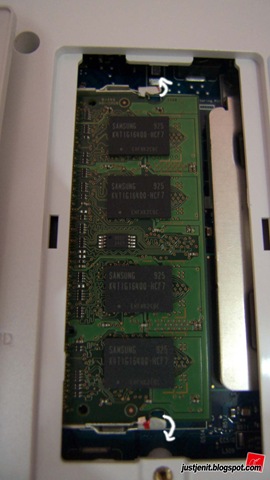 [change laptop DDR2 memory_003[4].jpg]