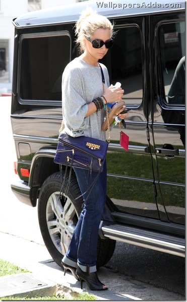 Ashley Tisdale Out Los Angeles N9lyimOfXVGl
