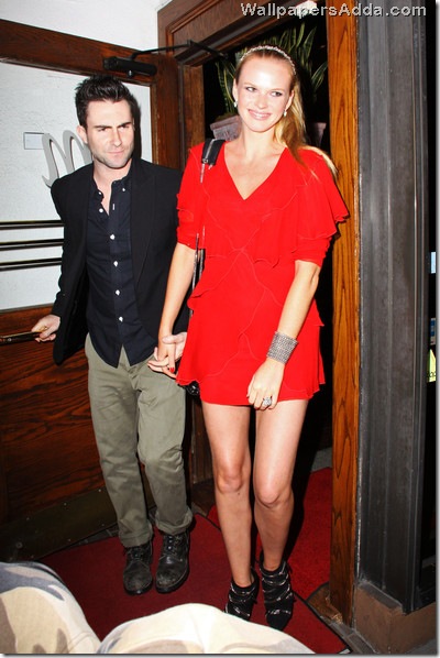 Adam Levine takes new girlfriend Russion supermodel 1AeNW3zVarHl
