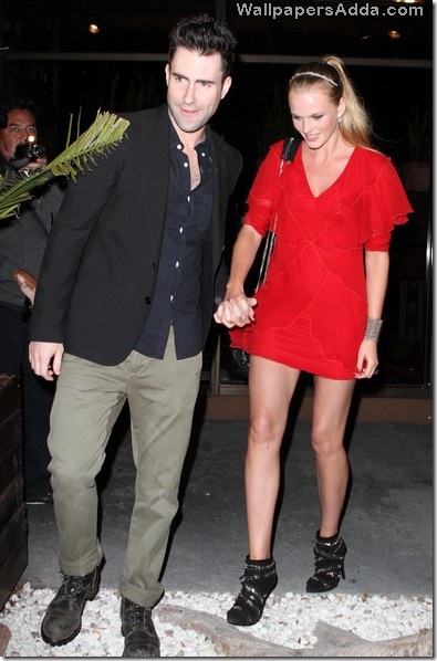 Adam Levine Anne Vyalitsyna Out Dinner Madeo bVswUfw08Xal